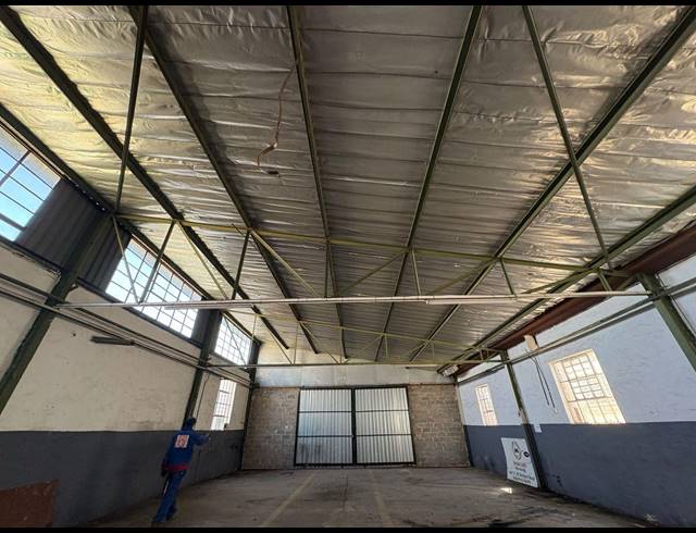 360M² WAREHOUSE TO LET IN INDUSTRIA NORTH